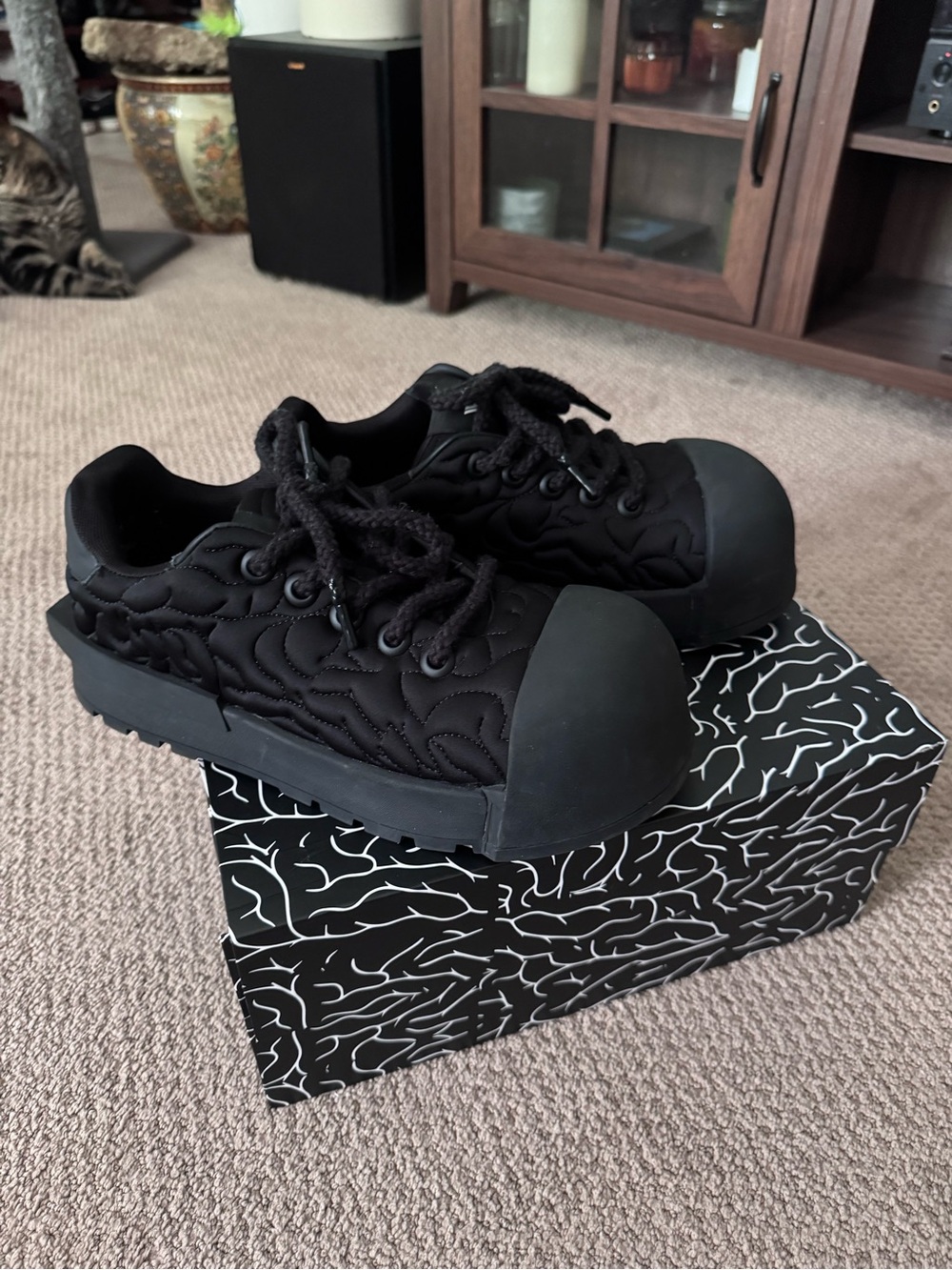 Men's Quilted Black Low-Top Sneakers